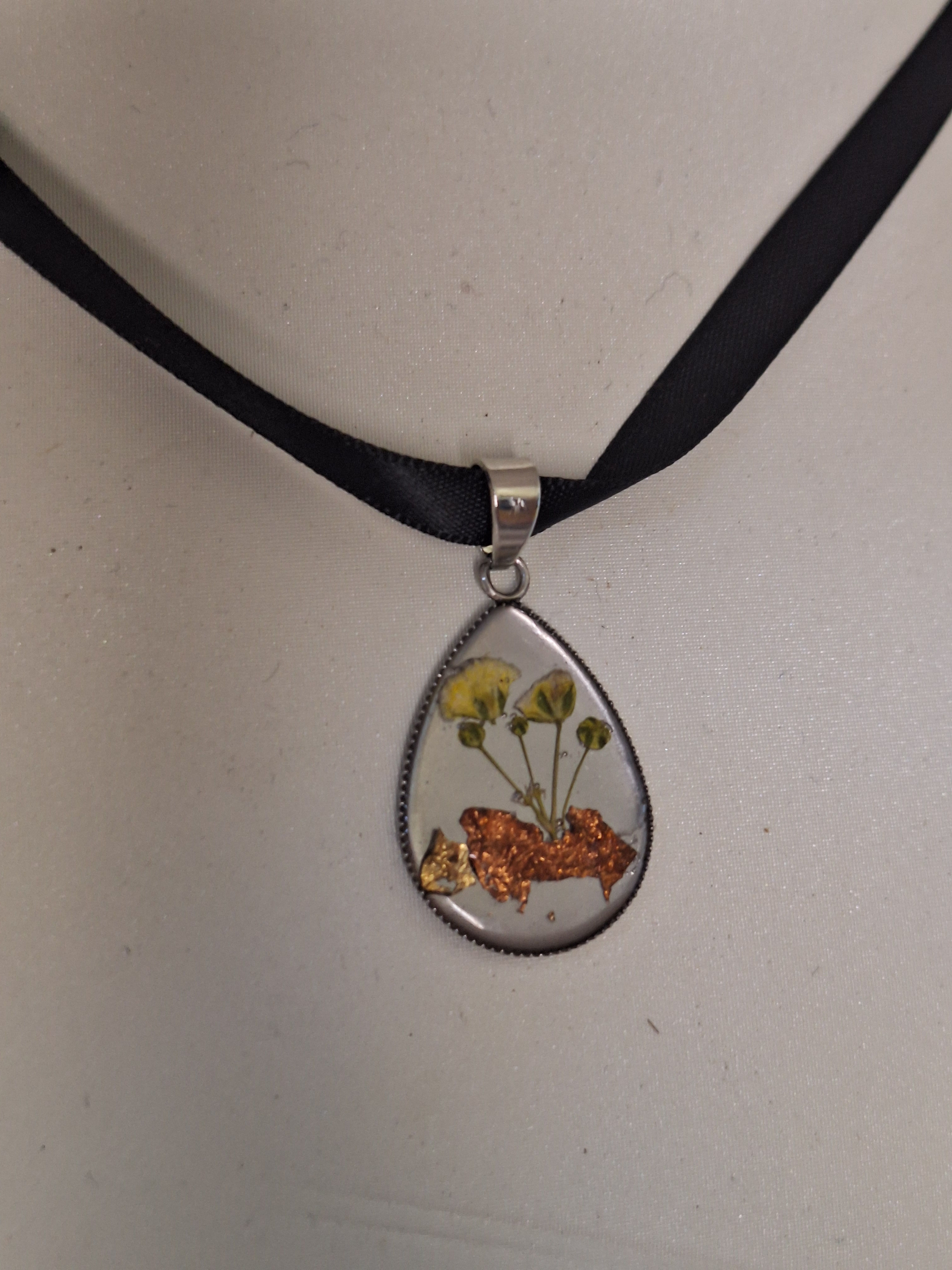 Pendentif fleurs séchées