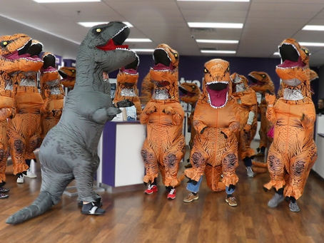 The dinosaurs are back! Hundreds of dinosaurs come to the supermarket in US.