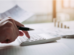 SCUOLA: GLI STIPENDI DEGLI INSEGNANTI DELLA SCUOLA SUPERIORE SONO DIMINUTI DEL 4%