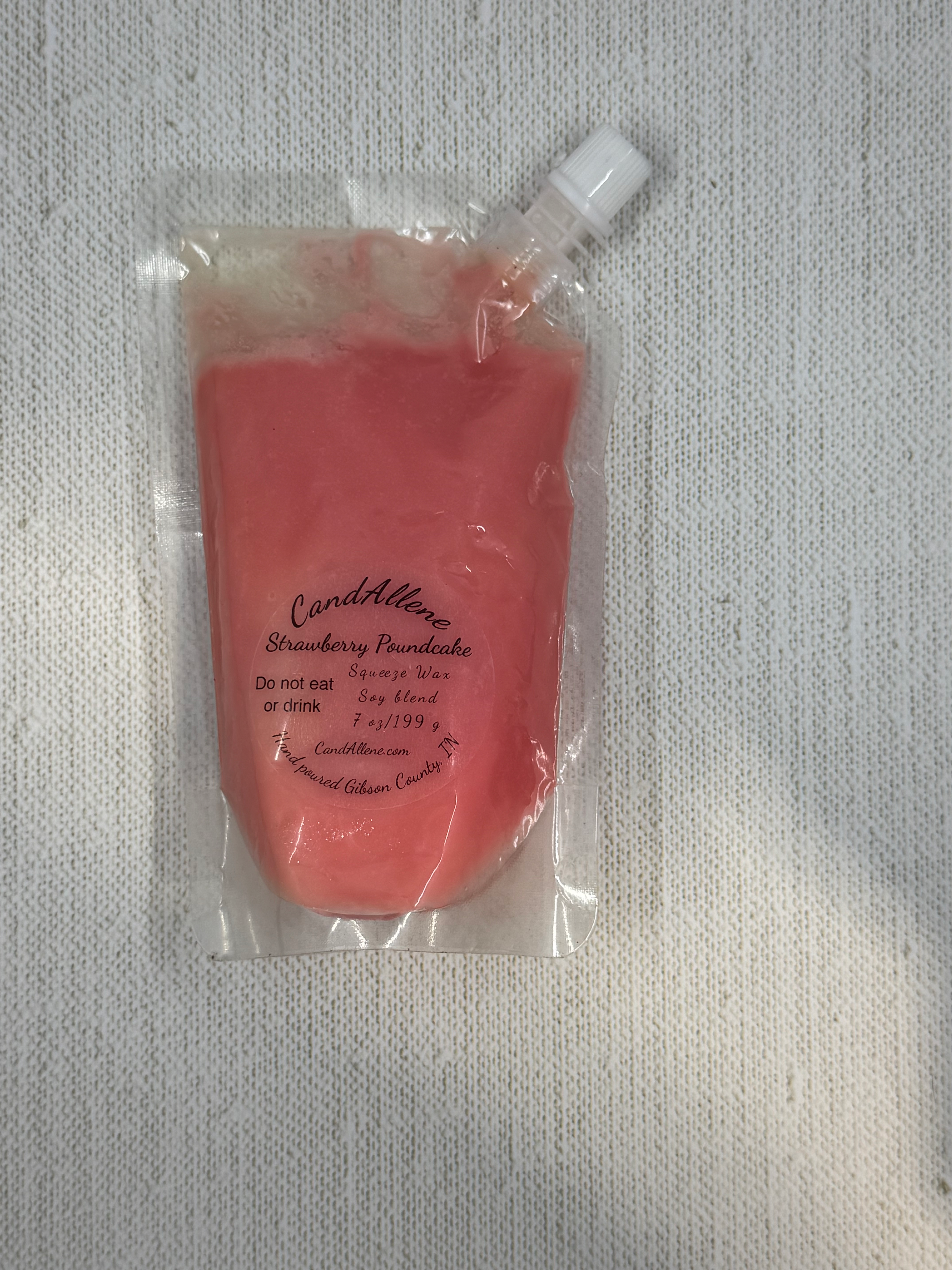 Strawberry Poundcake 7 oz/198g Squeeze Wax