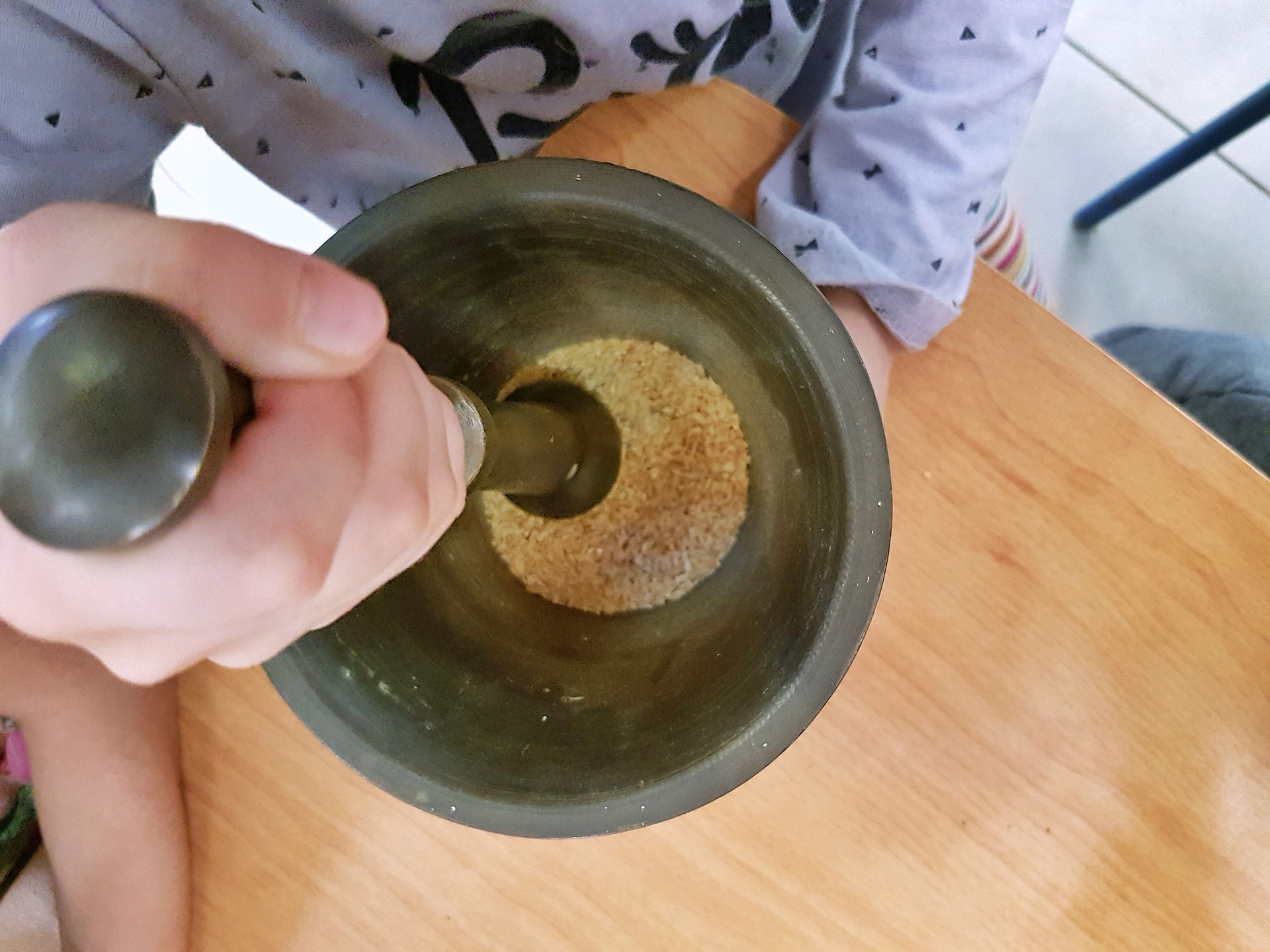 גל כותשת חיטה במכתש ועלי