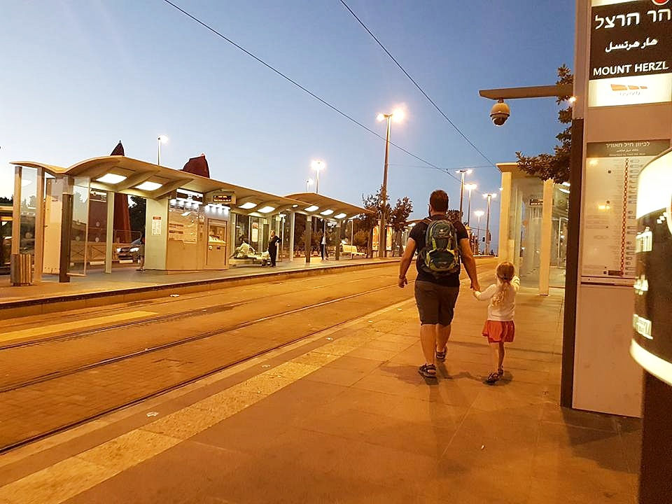 תחנת הרצל הרכבת הקלה