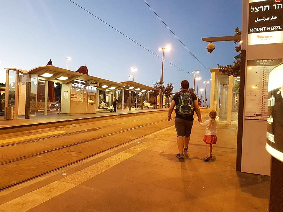 תחנת הרצל הרכבת הקלה