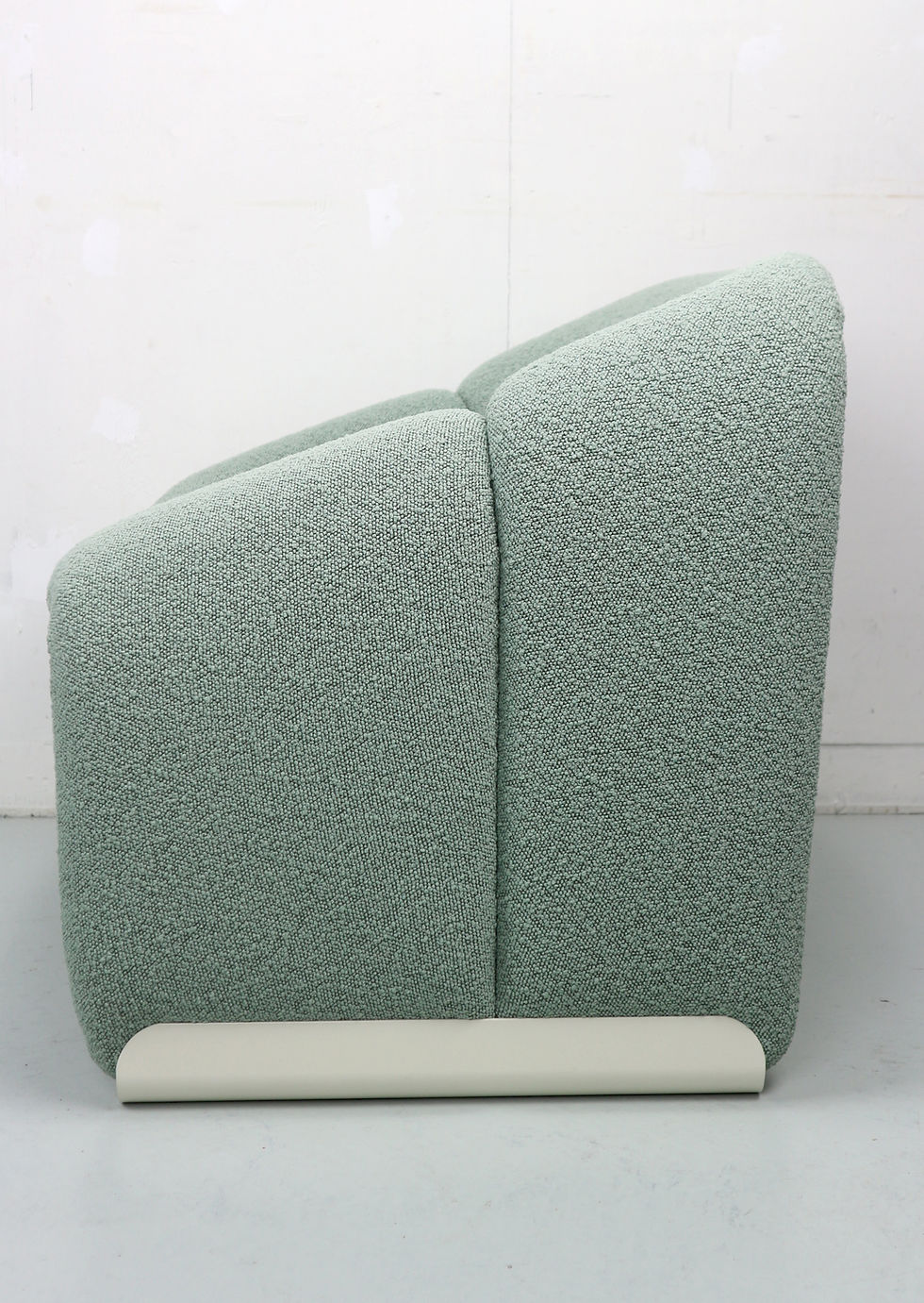 Thumbnail: Pierre Paulin F598 Groovy Armchair for Artifort