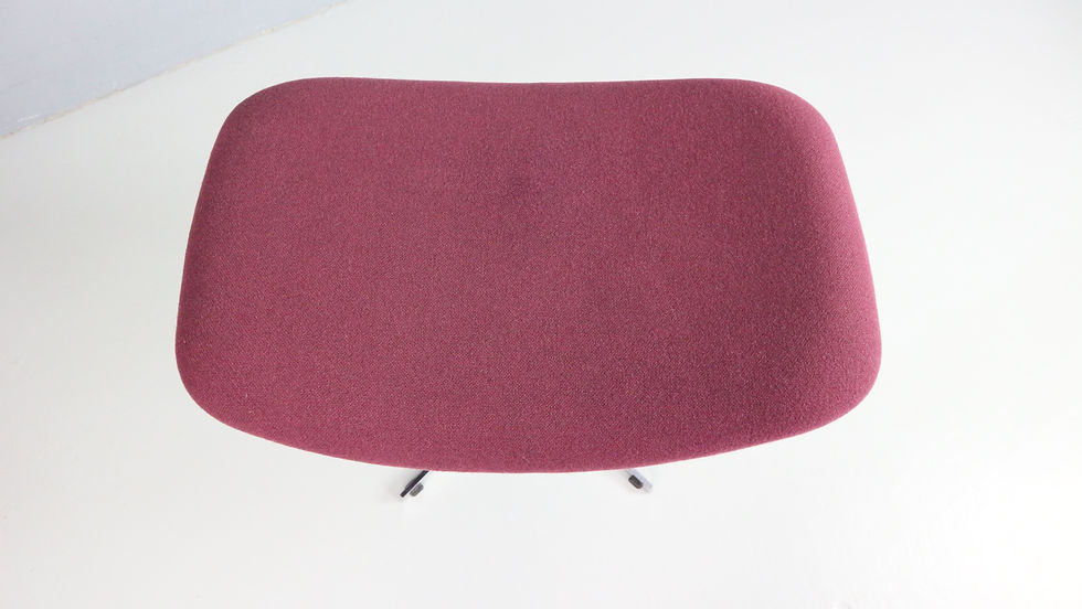 Thumbnail: Pierre Paulin Purple Lounge Chair "Big Tulip" F551 & Ottoman, 1960's Netherlands