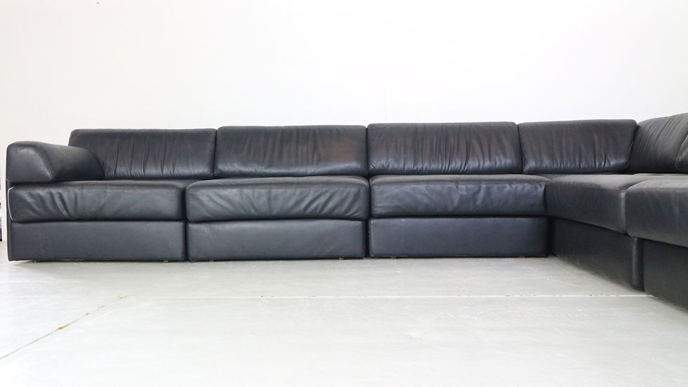 Thumbnail: De Sede DS 76 Black Leather Sectional Seven-Seater Sofa, 1970s Switzerland