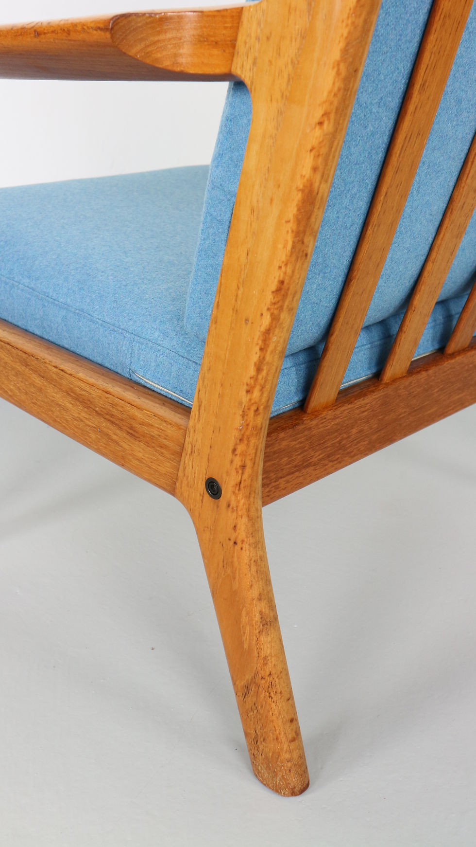 Thumbnail: Luxury Hans Wegner GE-265 High Back Lounge Chair