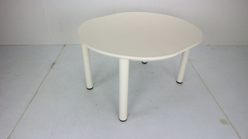 Thumbnail: Round/ Oval Extendable Dinning Table #720 by Dieter Rams for Vitsoe, 1972