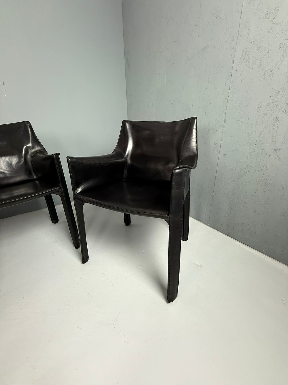 Thumbnail: Mario Bellini CAB 413 Dining Chairs Set of Six, Black Leather, 1977