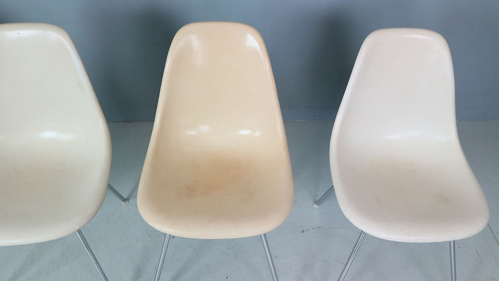 Thumbnail: Charles & Ray Eames Set of 4 Off white "H-Base" Chairs for Herman Miller, 1960