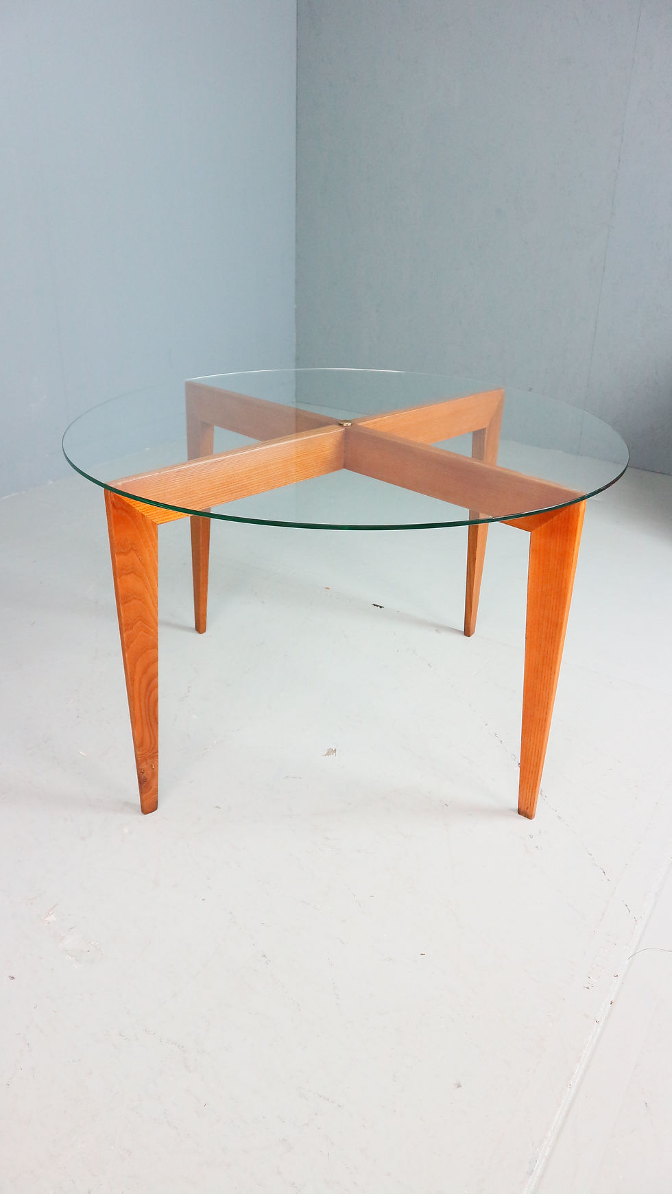 Thumbnail: Gio Ponti Coffee Table for Isa Bergamo in oak with Round Cristal Top, 1957