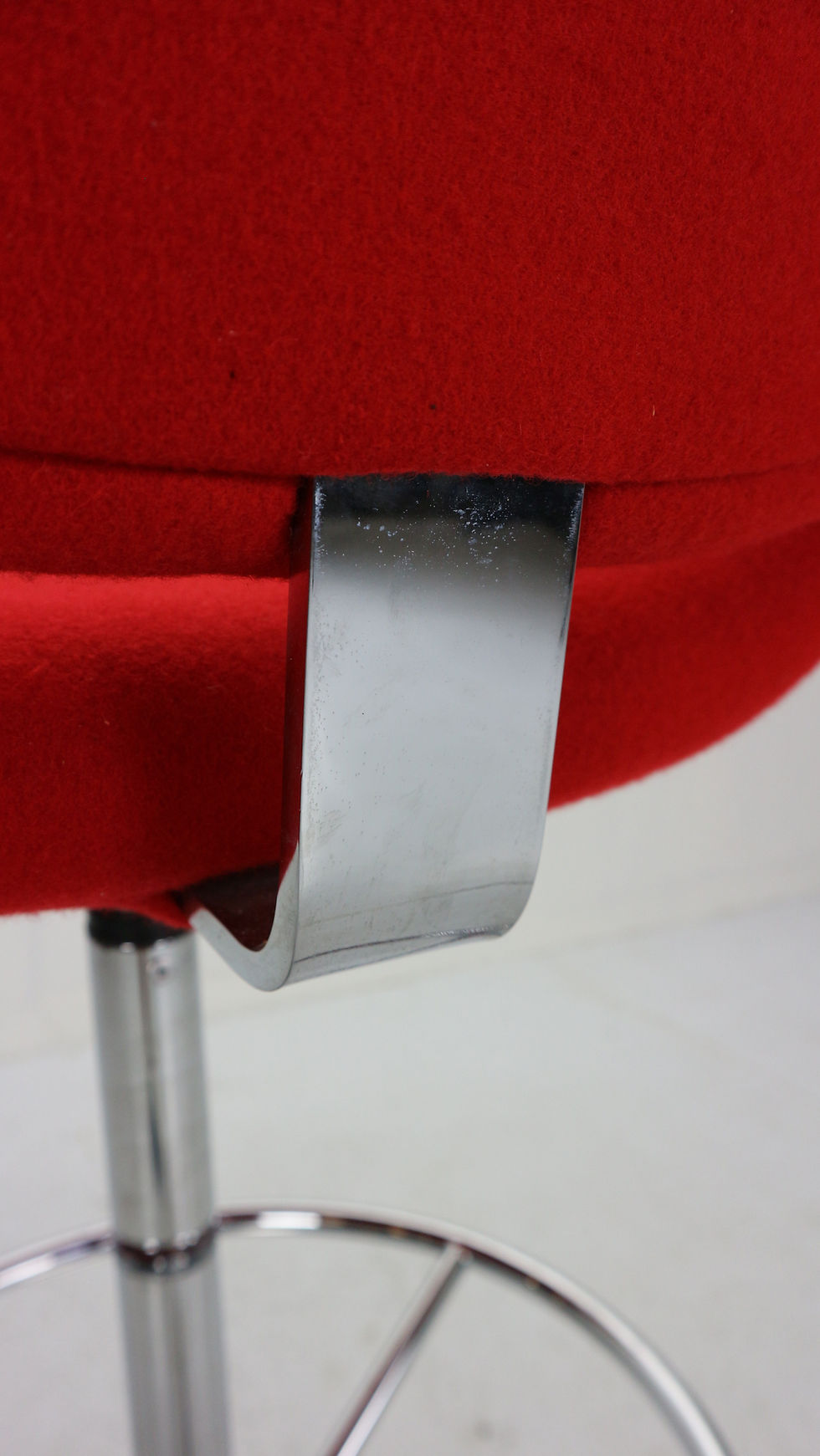 Thumbnail: Pierre Paulin "Little Tulip" Set of 2 Swiveling Barstools for Artifort