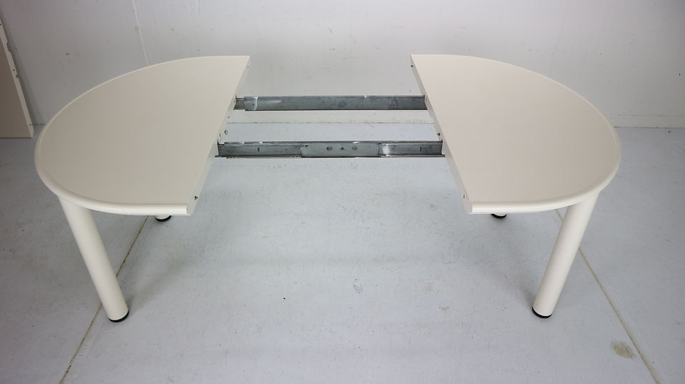 Thumbnail: Round/ Oval Extendable Dinning Table #720 by Dieter Rams for Vitsoe, 1972