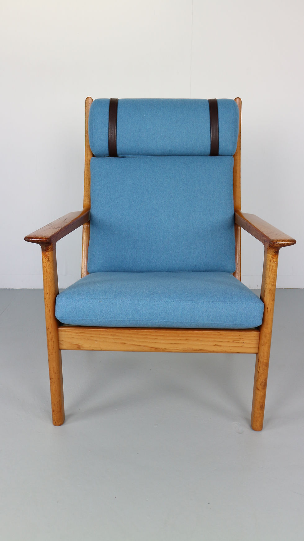 Thumbnail: Luxury Hans Wegner GE-265 High Back Lounge Chair