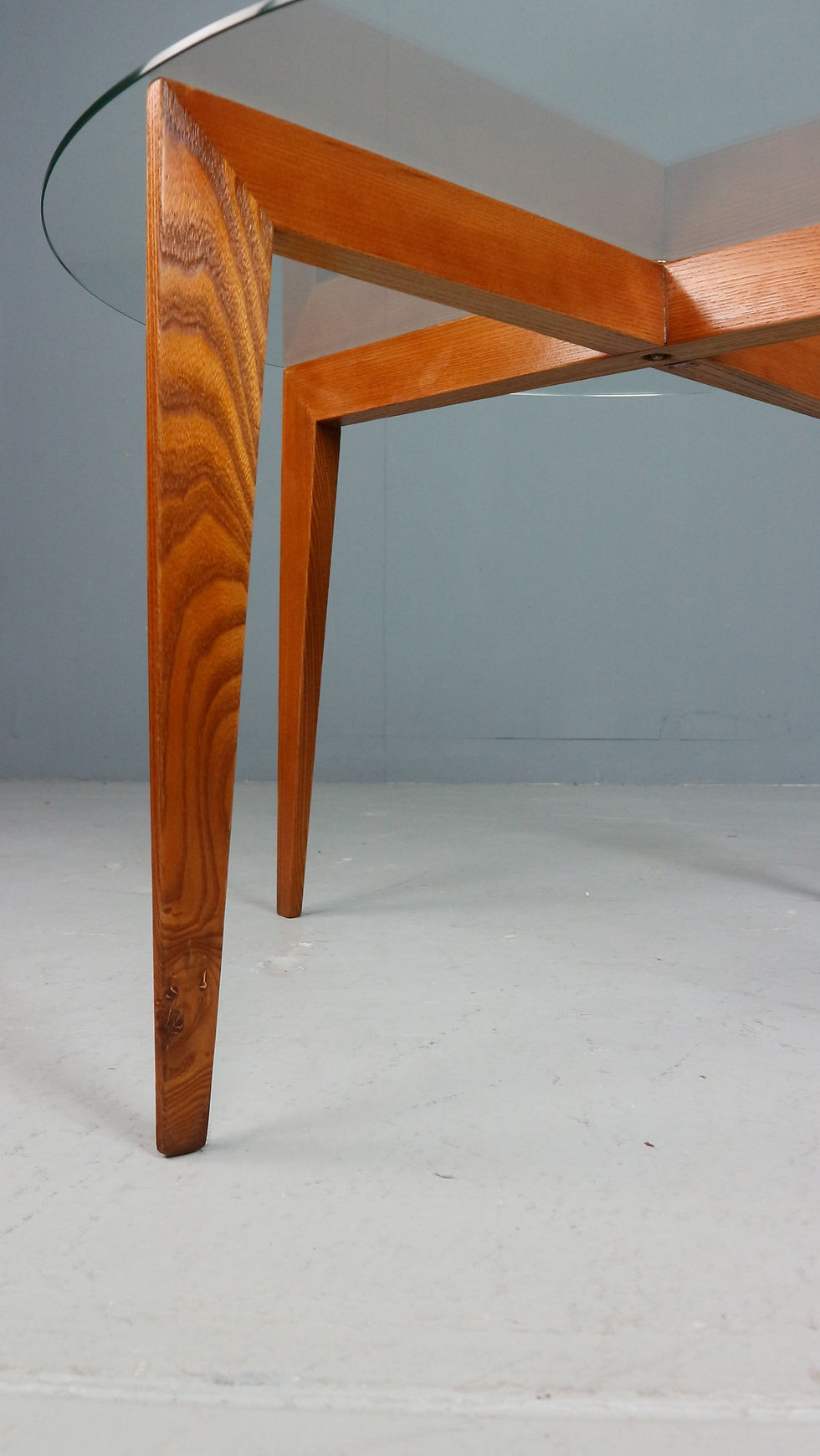 Thumbnail: Gio Ponti Coffee Table for Isa Bergamo in oak with Round Cristal Top, 1957
