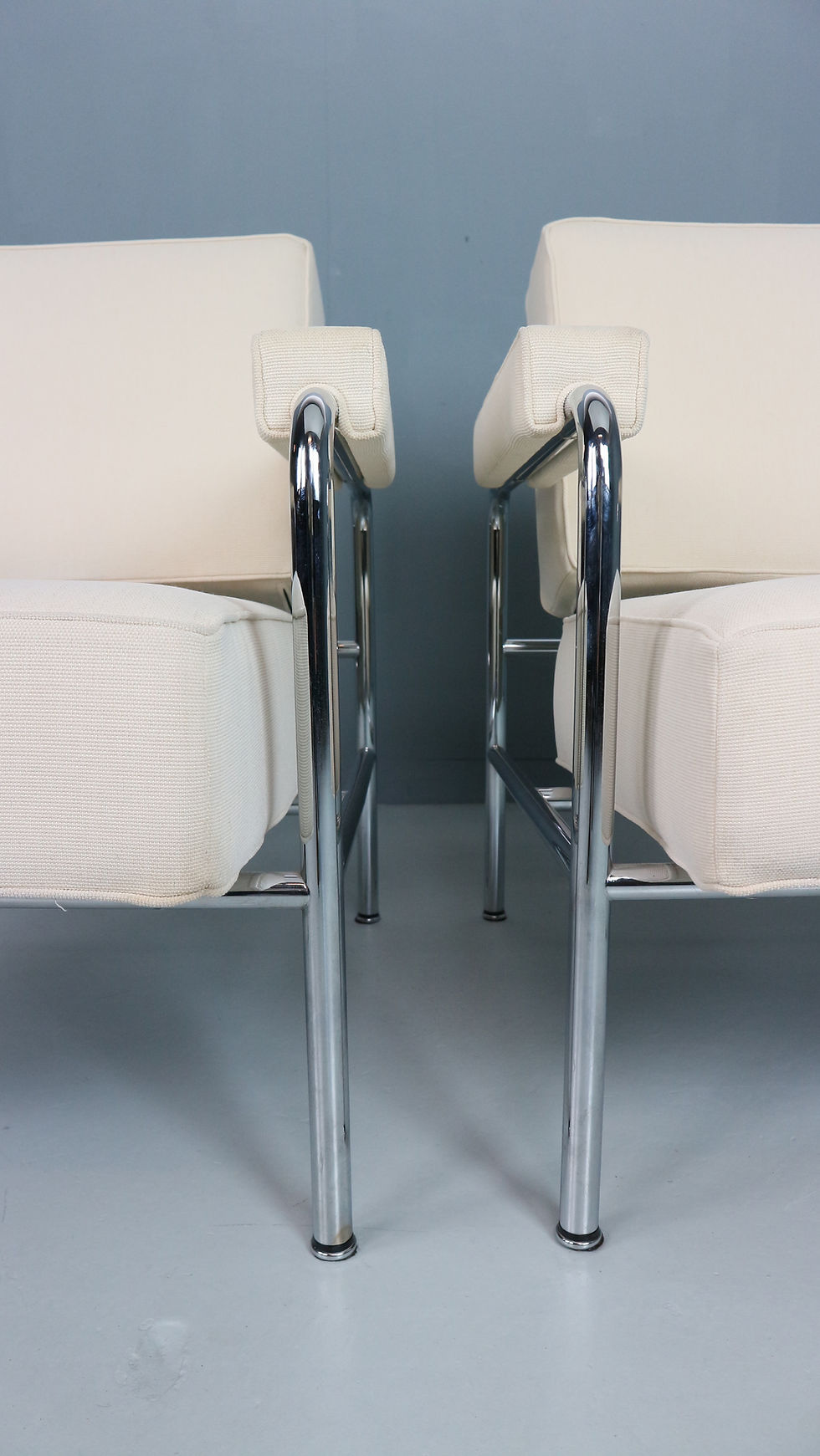Thumbnail: 2x Fauteuil Wagon Fumoir LC 13 Le Corbusier, 1931