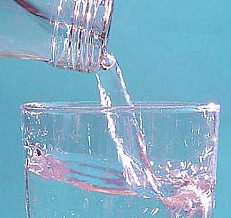 Der Heilpraktiker empfiehlt Trinken von 2 Liter Flüssigkeit täglich