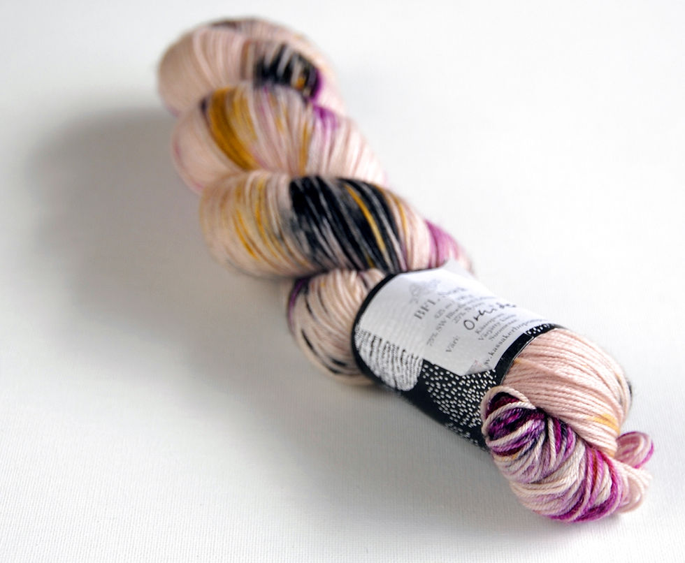 Kässäkerho Pom Pom BFL Sock in the colorway Orkidea
