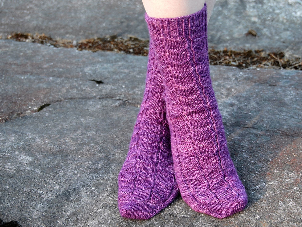 Umpu sock knitting pattern by Emma Karvonen