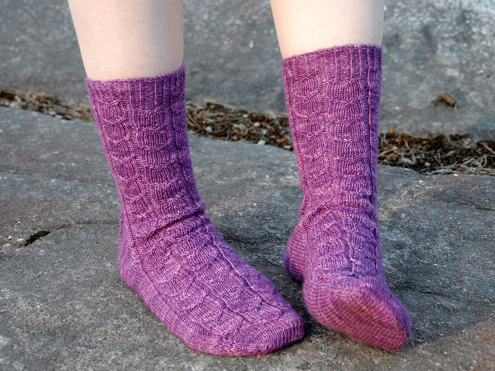 Umpu sock knitting pattern by Emma Karvonen