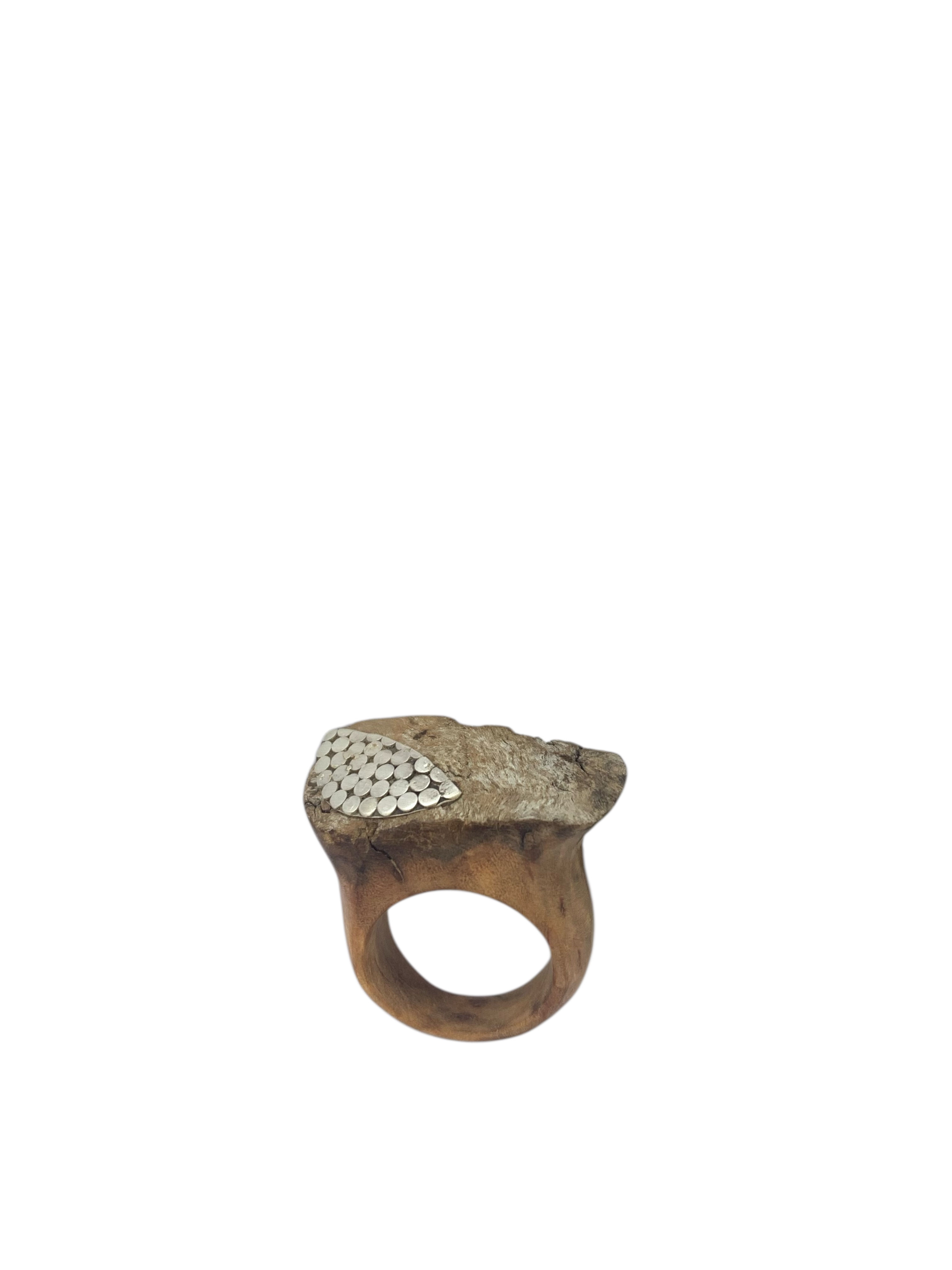 'Dalga' serisi yüzük.