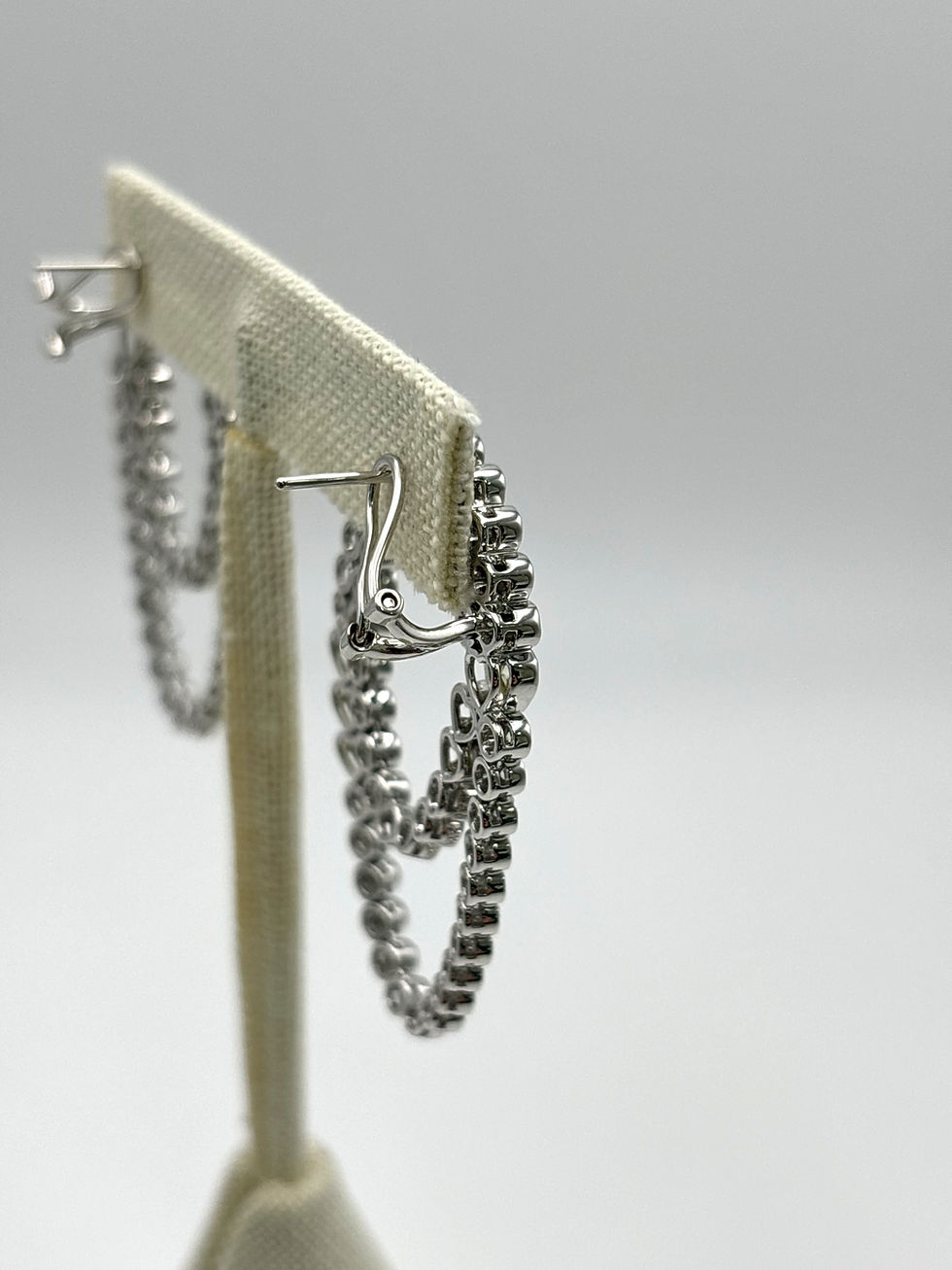 Thumbnail: Two-tone drop earring with fancy yellow heart-shaped and round brilliant diamonds