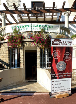 Découvrez le Centre Culturel El Hogar : Hub des Activités Artistiques d'Anglet
Explorez le Centre Culturel El Hogar, véritable foyer des activités artistiques de l'association Fontaine Laborde à Anglet. Ce lieu dynamique accueille une variété de cours et d'ateliers d'arts plastiques, offrant aux participants un environnement stimulant pour explorer et développer leur talent artistique.