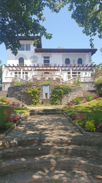 Centre Culturel El Hogar : L'Épicentre des Cours d'Arts Plastiques à Anglet
Plongez dans l'univers créatif du Centre Culturel El Hogar, où les cours d'arts plastiques de l'association Fontaine Laborde prennent vie. Situé au cœur d'Anglet, ce centre offre non seulement des installations modernes mais aussi une communauté artistique dynamique et engagée.