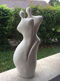 Ateliers Artistiques de Week-end à Anglet Participez aux stages de sculpture sur terre avec Isabelle Esnult, offerts par Fontaine Laborde. Ces ateliers de week-end pour adultes et adolescents au Centre Culturel El Hogar à Anglet sont parfaits pour explorer et développer vos compétences artistiques.