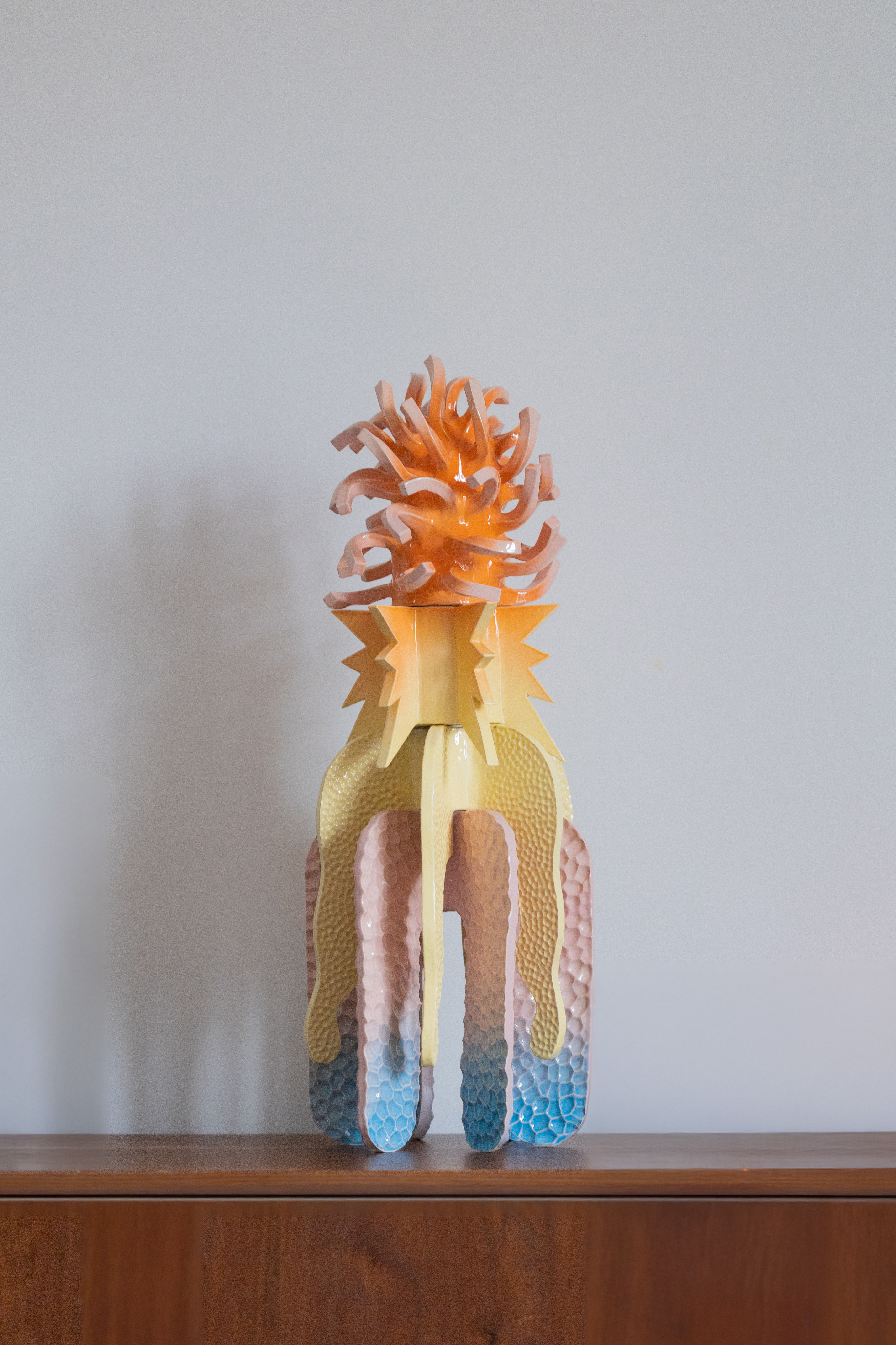 Margaux Vié - Présence 22 - Faïence émaillée - 65 x 27 cm