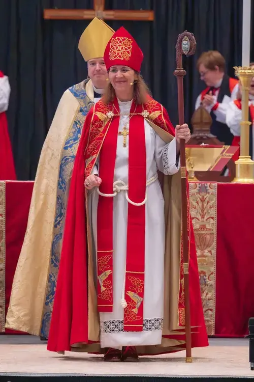 Sarah Fisher pierwsza lesbijka -biskupka Kościoła episkopalnego w południowych USA. Historyczna nominacja w Karolinie Północnej