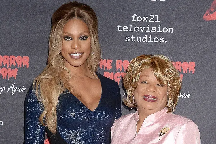 Laverne Cox ujawnia, dlaczego jej brat bliźniak „nie rozmawia” z matką i dlaczego wybaczyła jej lata znęcania się.