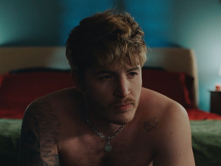 Eksploracja seksualnej dynamiki w świecie queer: jak wchodzić w kink odpowiedzialnie i etycznie