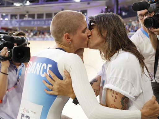 Marie Patouillet wraca do krytyki po pocałunku na igrzyskach w Paryżu.