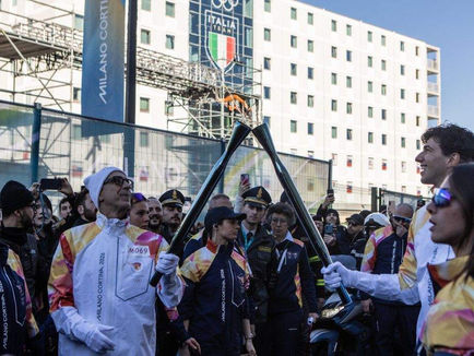 Zimowe igrzyska olimpijskie 2026: rekordowa reprezentacja LGBTQ+ w kraju, który wciąż pozostaje w tyle