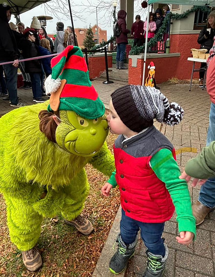 grinch kiss.jpg