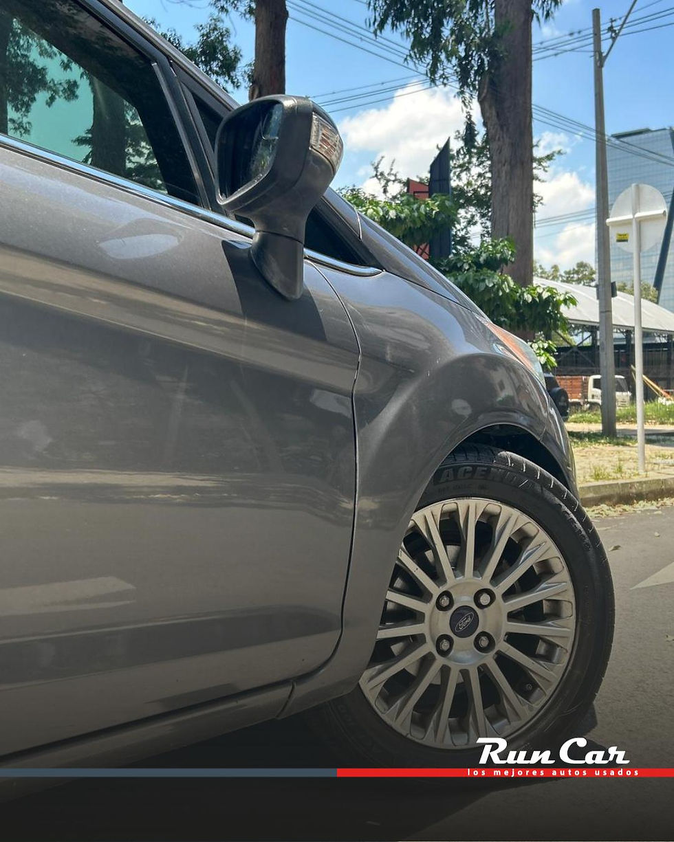 Miniatura: Ford Fiesta Titanium AT