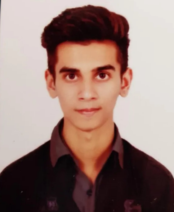 Passport_Photo_ - Rutvij Mahakale_edited.jpg