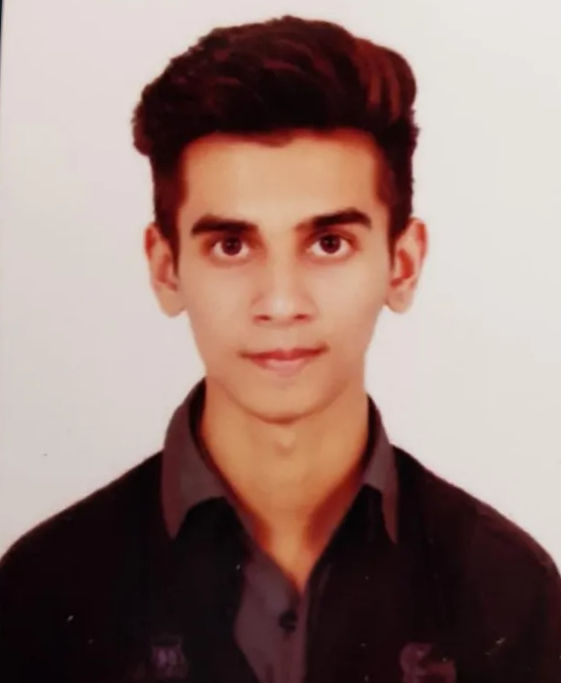 Passport_Photo_ - Rutvij Mahakale_edited.jpg
