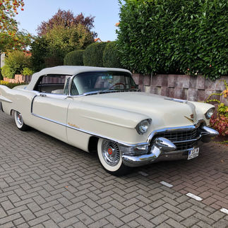 Weißer Cadillac-Cabriolet