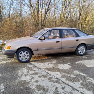 Beige Ford Scorpio Turnier