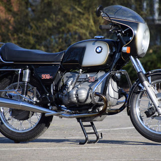 Schwarze BMW R90S Oldtimer