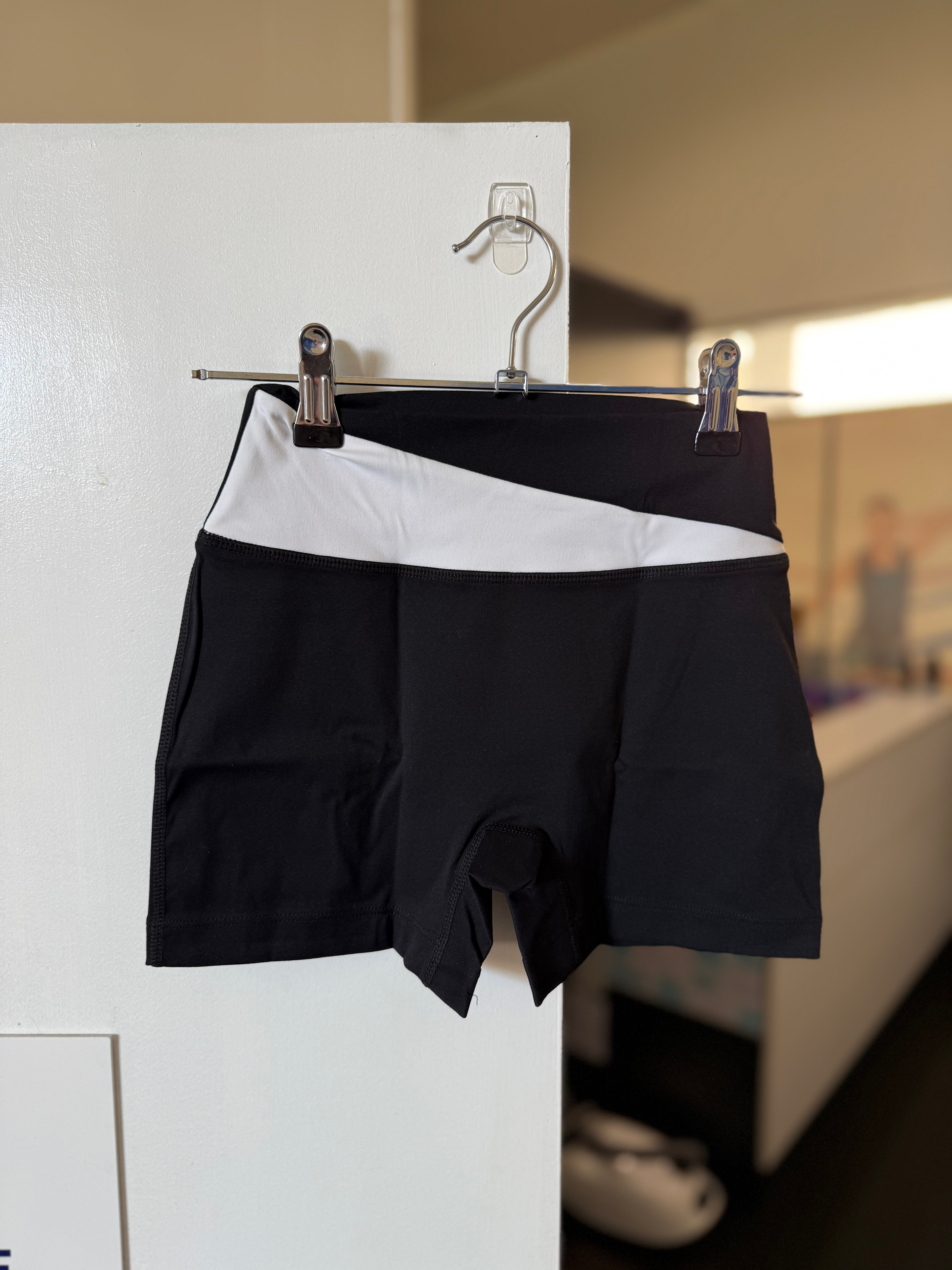 Activewear Shorts With White Waistband