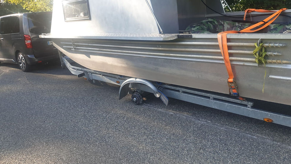 Tracter une remorque pour votre carpboat, de quel permis avez vous besoin ?