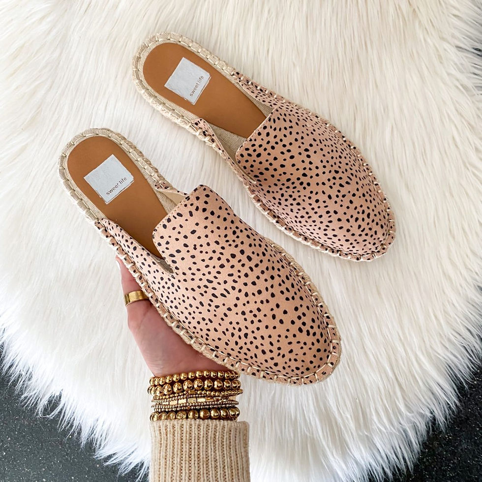 Blogger Sarah Lindner of The House of Sequins styling summer outfits.