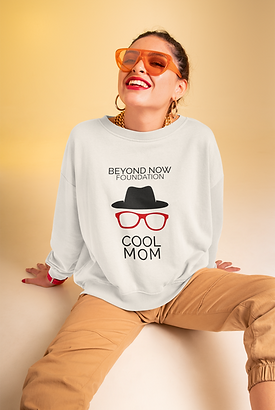 sweatshirt-mockup-featuring-a-woman-with