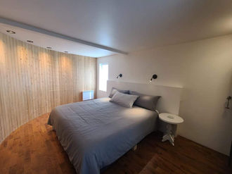 Chambre ronde avec lit king 