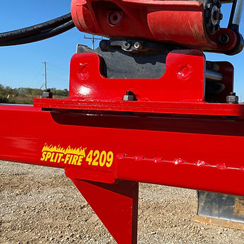 Split-Fire 4209 excavator log splitter close up
