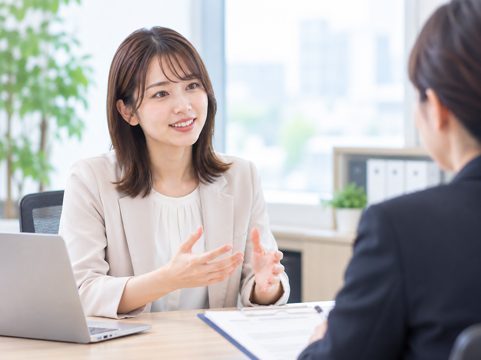 保育士の経験やスキルを整理する女性