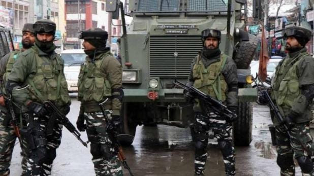 CRPF Attack: पुलवामा में CRPF के काफिले पर IED ब्लास्ट और फायरिंग कर किया हमला, पढ़िए पूरी खबर
